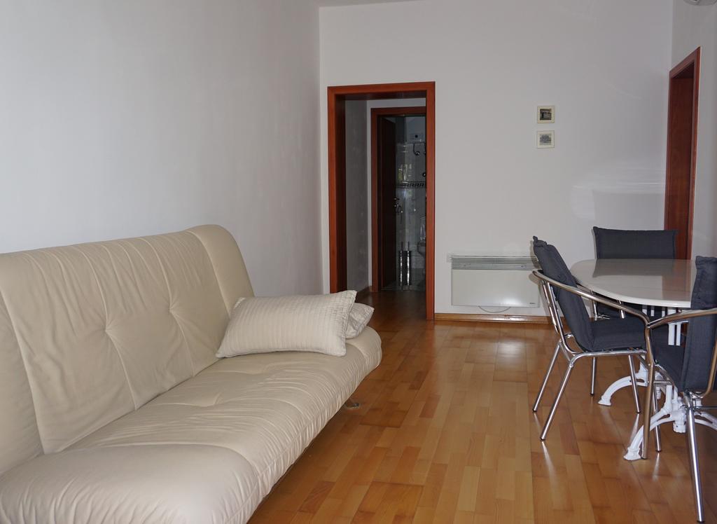 Apartmani Gaj Malinska Exteriör bild